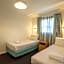 Frimley Lodge Motel - with Airport Shuttle service- Best Location in Town