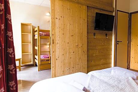 Quadruple Room (2 Adults + 2 Children)