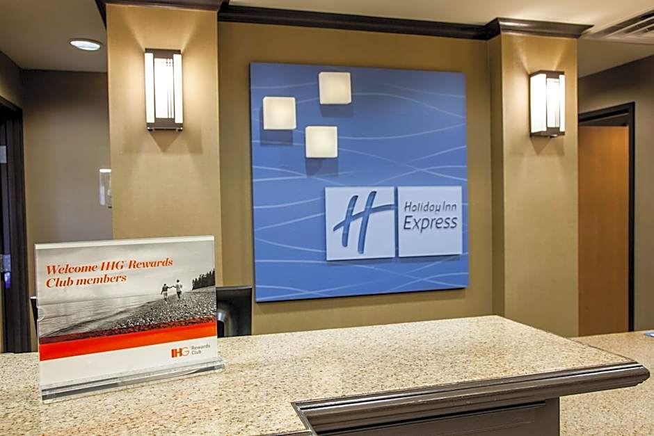 Holiday Inn Express Suites Yankton Hotel By IHG