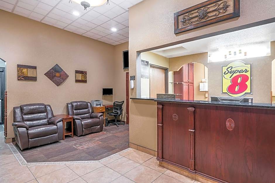 Super 8 by Wyndham Bismarck