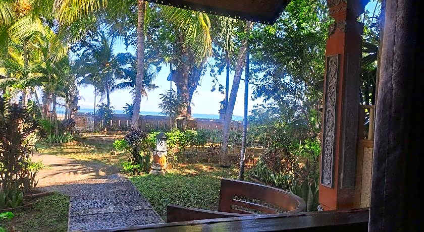 Lovina Beach Hotel