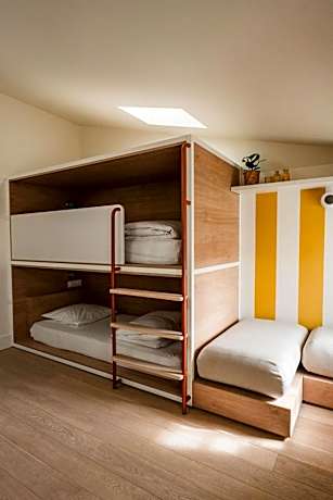 4-Bed Mixed Dormitory Room