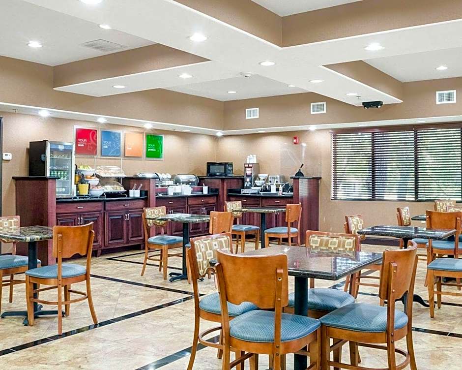 Comfort Suites Topeka Northwest