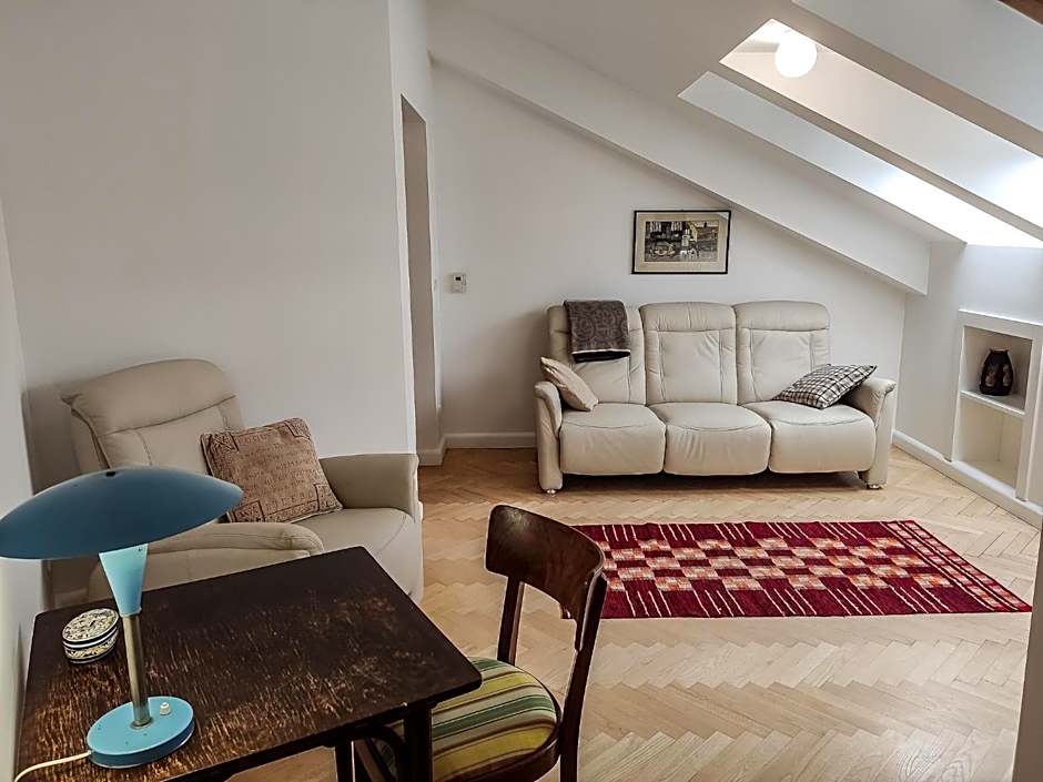 Crystal Suites Old Town