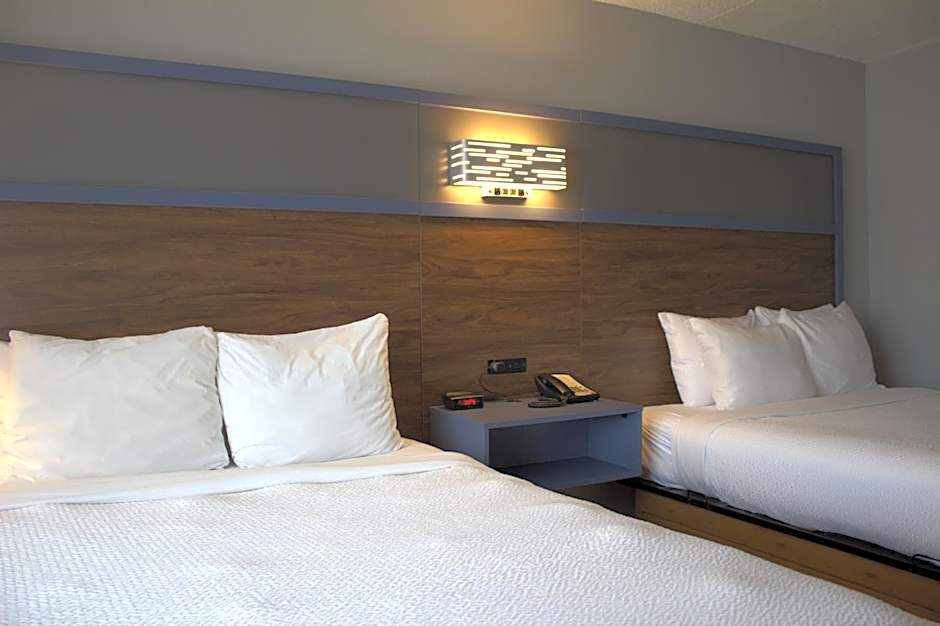 AmericInn by Wyndham Worthington