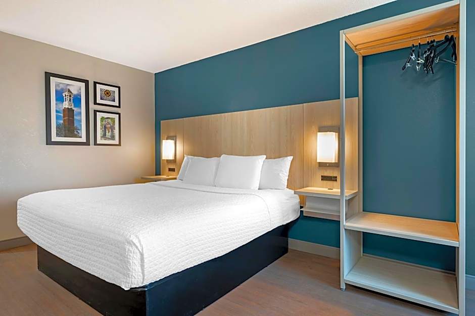 Best Western Plus Lafayette Hotel University Area