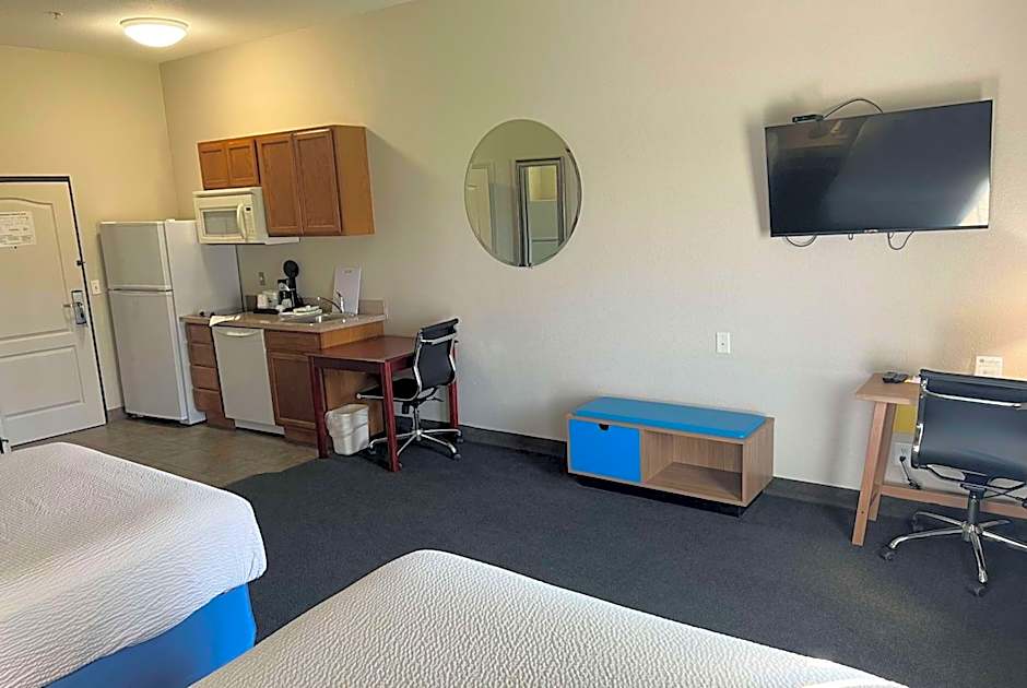 Days Inn & Suites by Wyndham Columbus NE