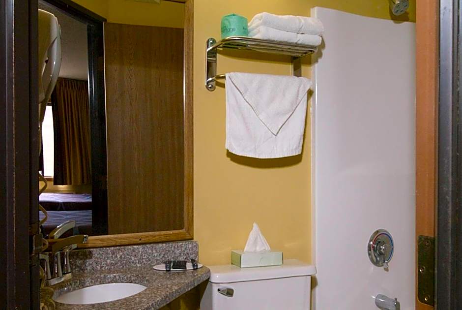 Super 8 by Wyndham Red Wing