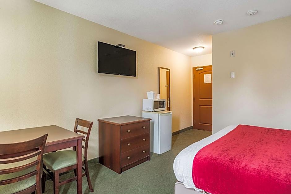Knights Inn - Orillia ON