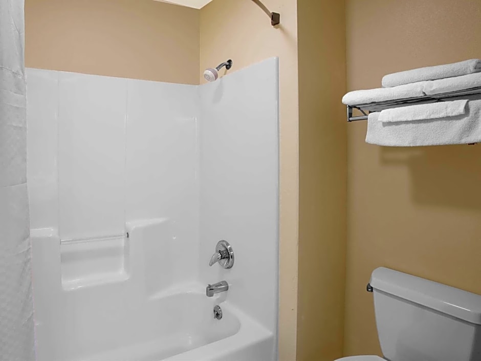 Days Inn by Wyndham Madison NE/Windsor