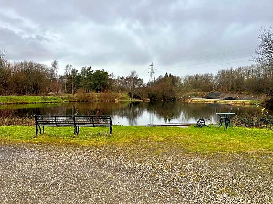 2 Bedroom Lakeview Lodge - Ensuite & Balcony Deck