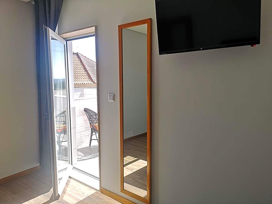 Leonchic - Guest House com Piscina de Água Salgada