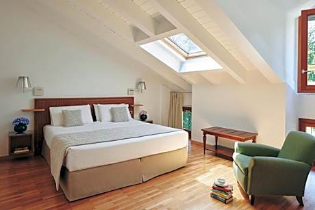 Apartment with Partial Lake View (3 Adults) - Annex