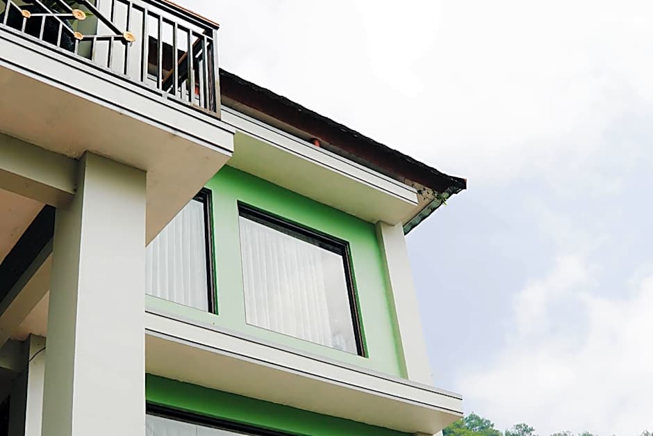 Red Chilies Hill Hotel