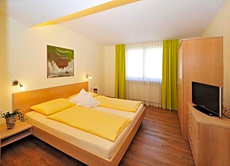 One-Bedroom Apartment and Balcony with East View