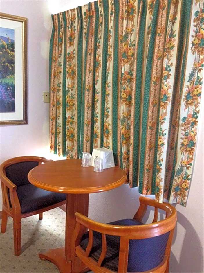 Walls Motel Long Beach