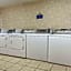 Days Inn & Suites by Wyndham Warren