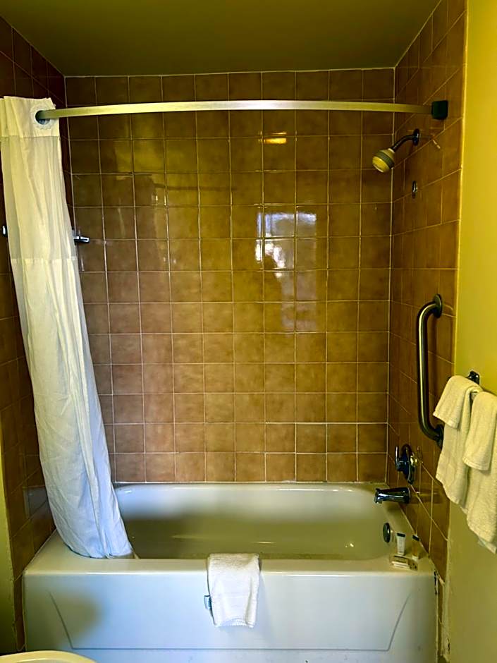 Days Inn by Wyndham Virginia Beach At The Beach