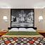 Super 8 by Wyndham Los Angeles Downtown