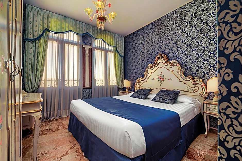 Photo 1 of 4 of 1 Double Bed or 2 Beds, Canal View