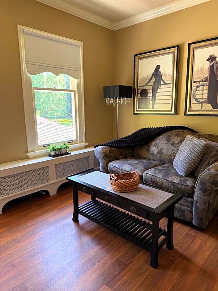 Crown Mansion Boutique Hotel & Villas