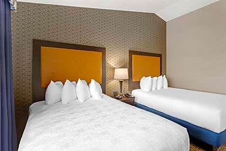 Suite - 2 Queen Beds, Nonsmoking, Fireplace, Sofabed, Separate Living Area
