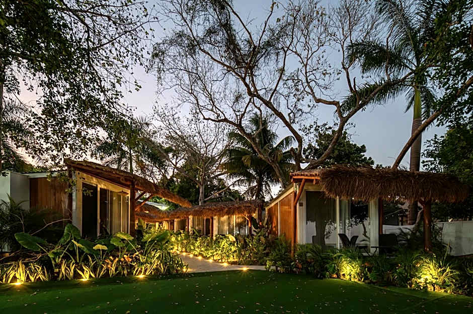 Casa Aakal Lagoon Front