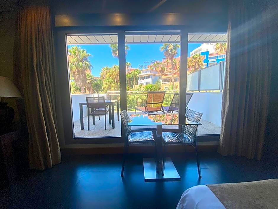 ArtPlatinum SUITES&APARTMENTS