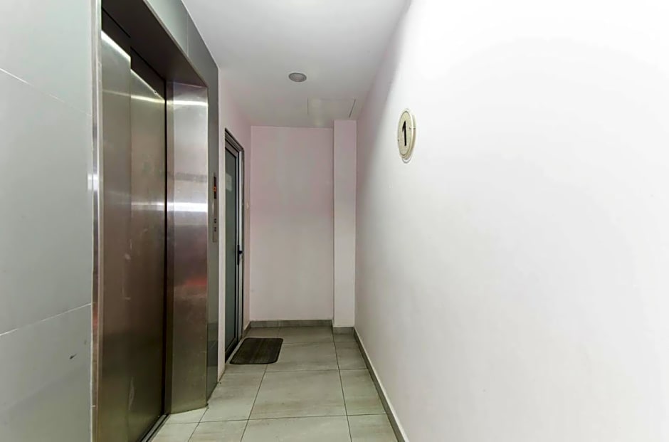 Super OYO 340 Comfort Hotel