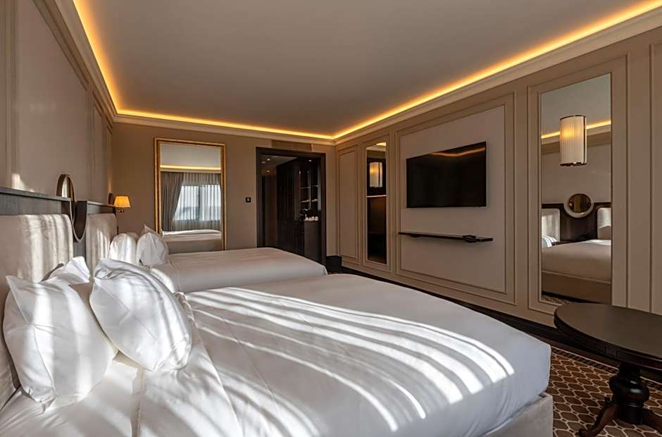 GoldenEye Hotel & Casino