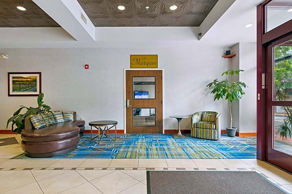 Hotel Warner