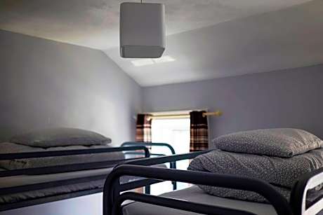 Quadruple Room with Private Bathroom