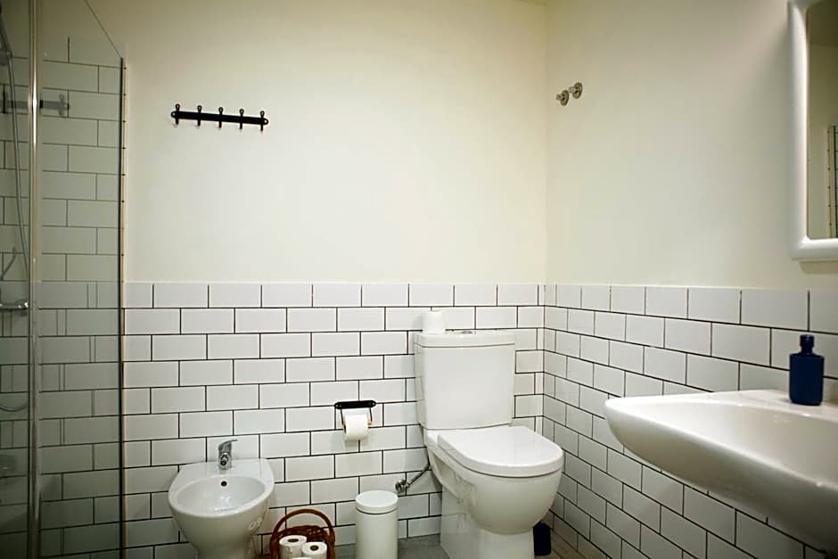 THE HOLY COW - Hostel & Suites