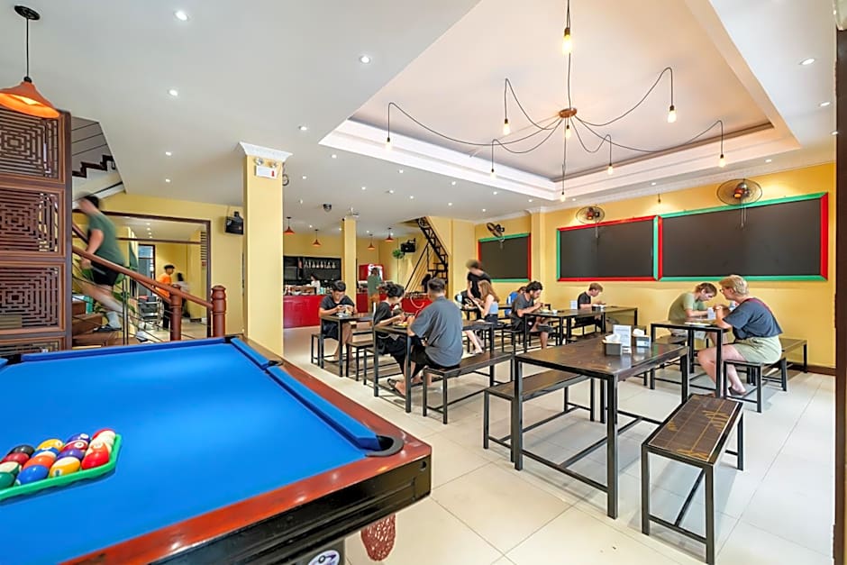 Harmony Old Town Hostel & Pool Bar