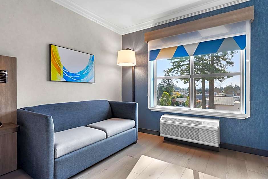 Holiday Inn Express Hotel & Suites Santa Cruz By IHG
