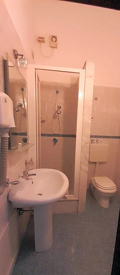 Hotel Tonic