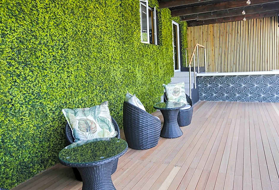 New National Hotel and Conference