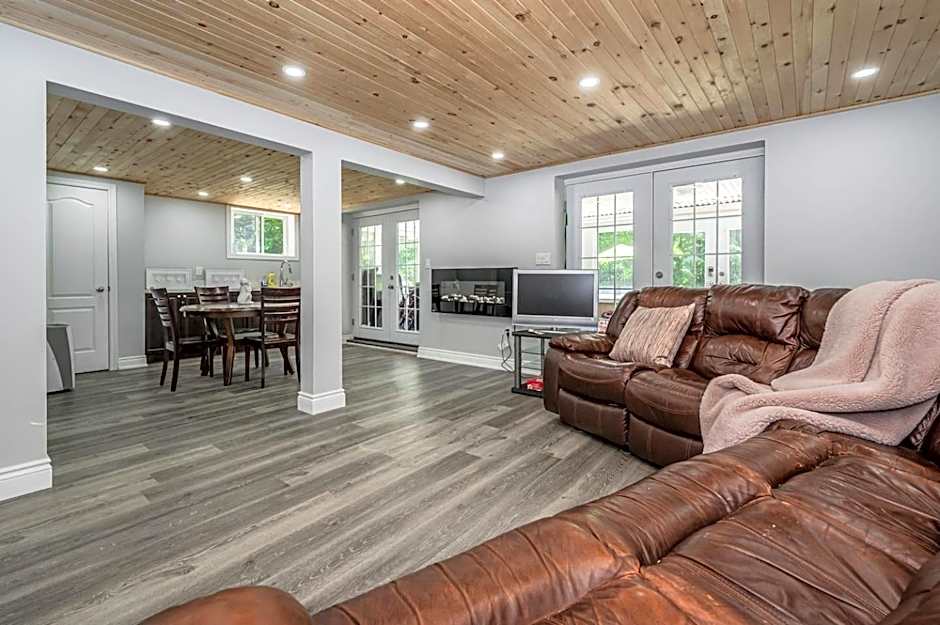 7-bed W Starlink , V-ball Near Beach!