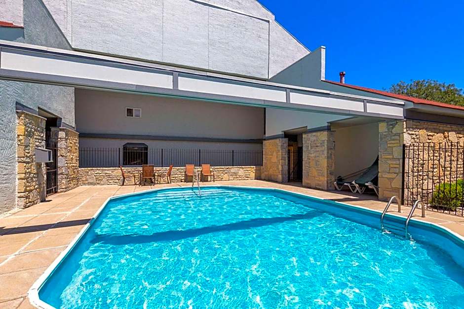 Super 8 by Wyndham Fort Mitchell Cincinnati Area