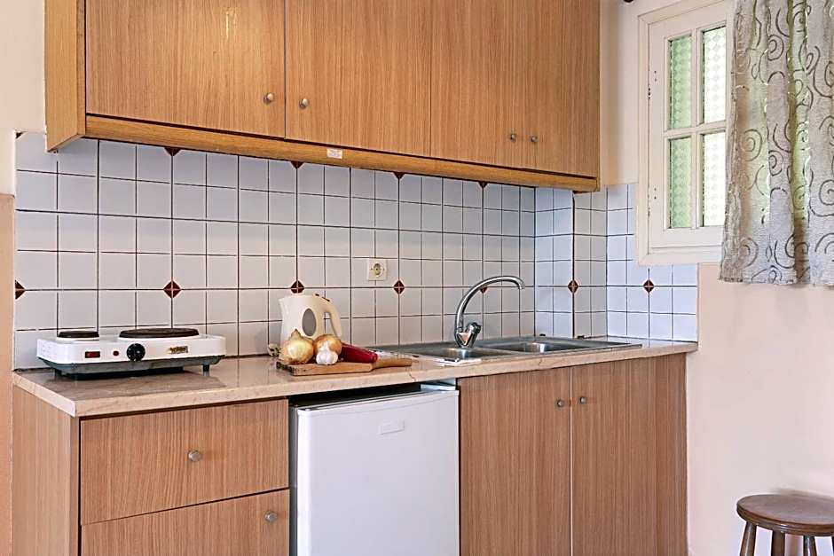 Sandy Maria studio 103