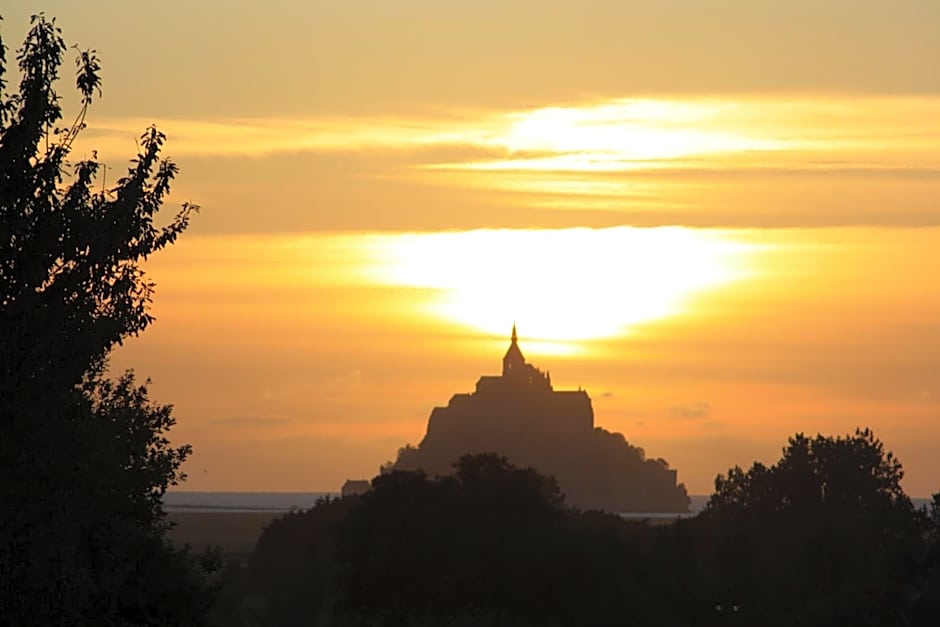 L'Aurore de la Baie, vue sur le Mont-Saint-Michel