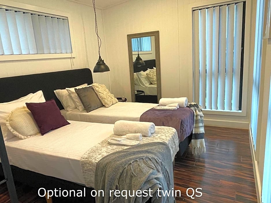 Amethyst - 1 Bed with Hot Tub - Kundalini Lodge