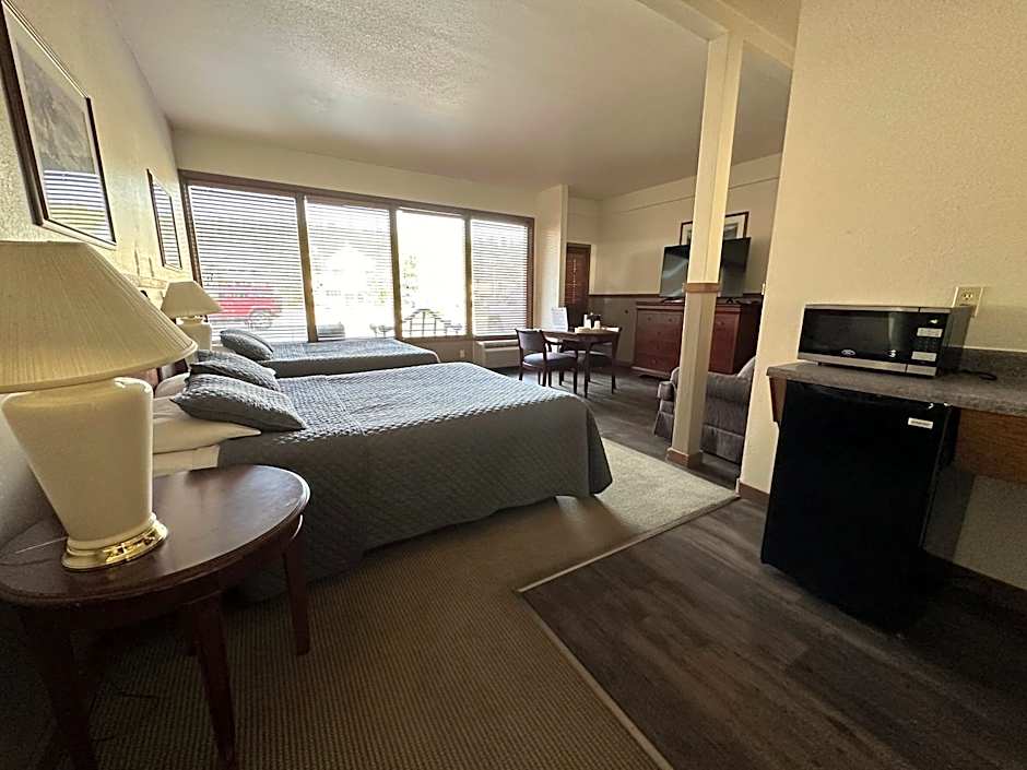 Photo 1 of 6 of 1 Queen Bed Suite