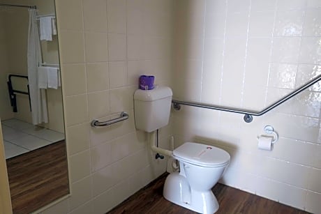 Accessible - 1 Queen 1 Single Mobility Accessible Roll In Shower Deluxe Room Flat Screen Television