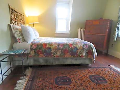 Double room-Shared Bathroom-Garden view-green room