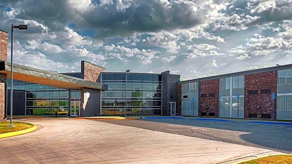 Country Inn & Suites by Radisson, Fergus Falls, MN