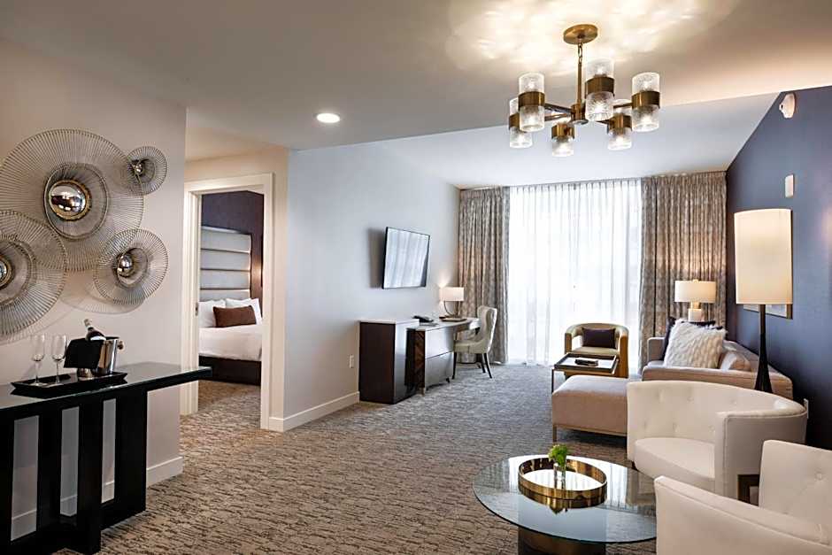 Ambassador Hotel Kansas City, Autograph Collection by Marriott