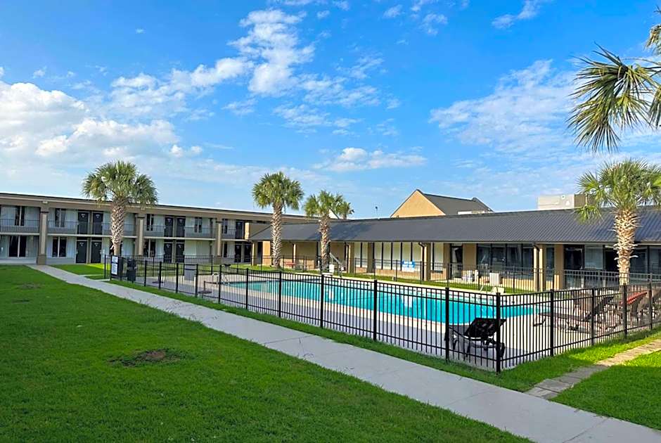 Days Inn & Suites by Wyndham Jennings