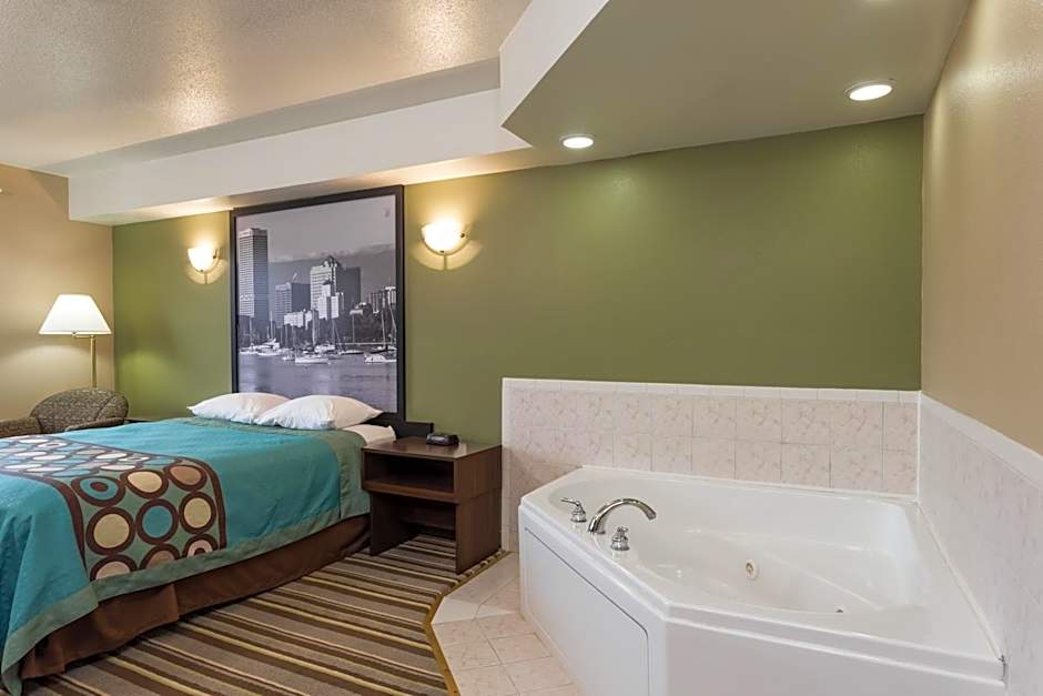 Super 8 by Wyndham Germantown/Milwaukee
