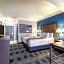 La Quinta Inn & Suites by Wyndham Clear Lake / Webster